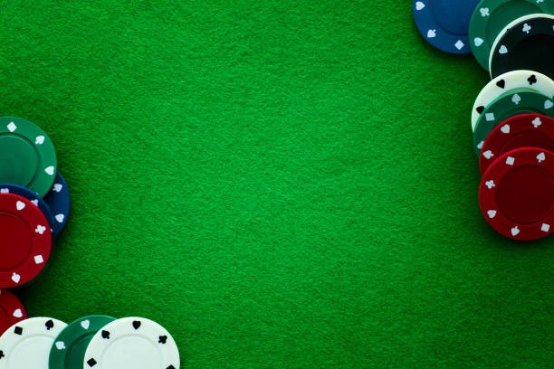 Live dealer table interface on padangtoto apk featuring professional croupier and digital bet board
